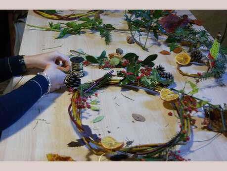 Une journée à la campagne en famille : décorations de Noël au naturel