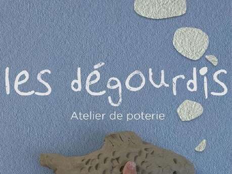 Cours de poterie adulte : l'herbier dans une assiette