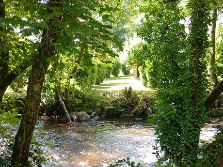 Aire d'accueil de camping-cars du camping le Corrèze