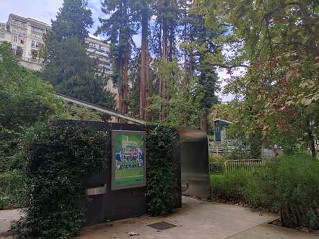 Toilettes bas du funiculaire