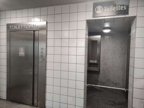 Toilettes Parking Clémenceau