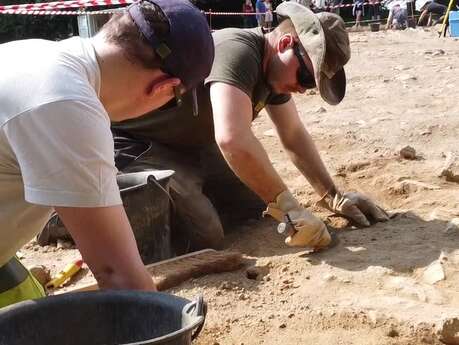 Visite du chantier de fouilles archéologiques de Bridiers
