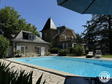 Pool house