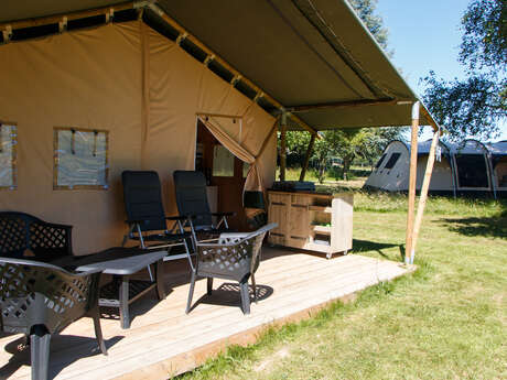 Tente safari 'Papillon' - Camping Dun le Palestel