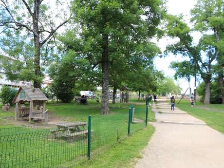 Aire de jeux - Lacaou