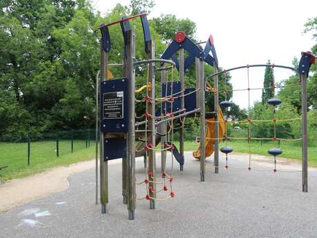 Aire de jeux-  Du Ruisseau de L' Ousse