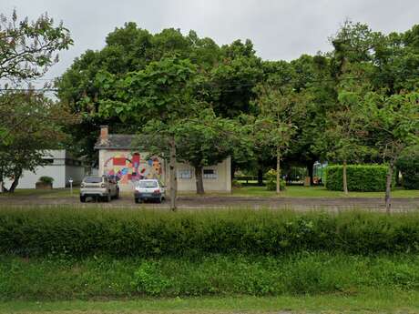 Aire de pique nique - Centre aquatique de L'Isle Jourdain