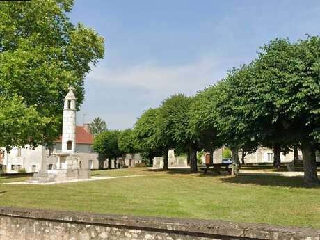 Aire de pique nique - Lanterne des morts de Journet