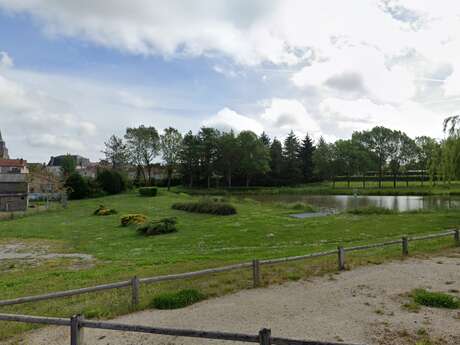 Aire de pique nique - Plan d'eau de Lathus-Saint-Rémy