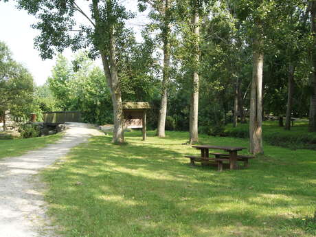 Aire de pique nique des Jardins de la Clouère