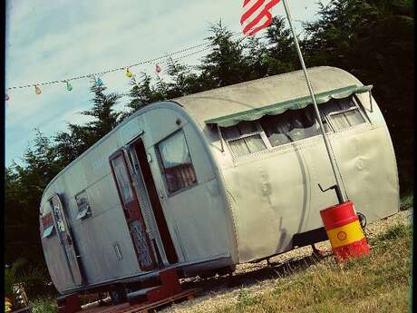 Camping La Perle : Caravane Hollywood