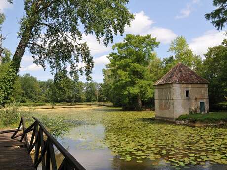 Le château du Ry-Chazerat et son domaine : château (extérieur) et fours à chaux
