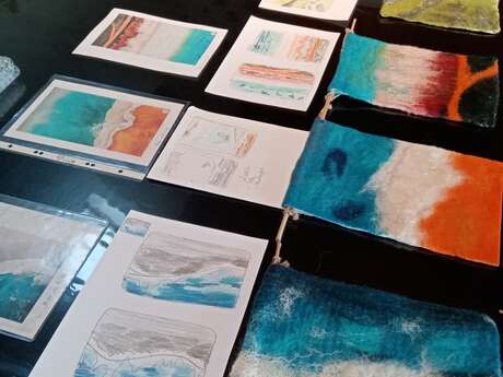 Atelier de laine feutrée : tableau abstrait " la terre vue du ciel"