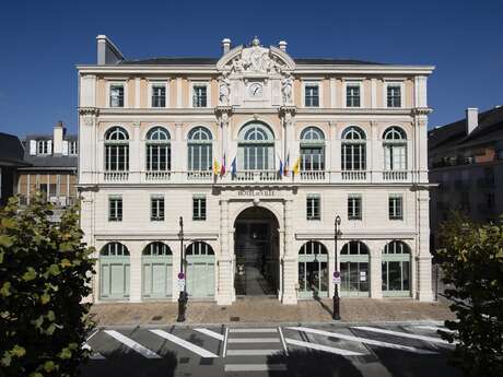 Les façades restaurées de l'hôtel de ville