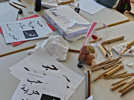 Initiation à la calligraphie au calame