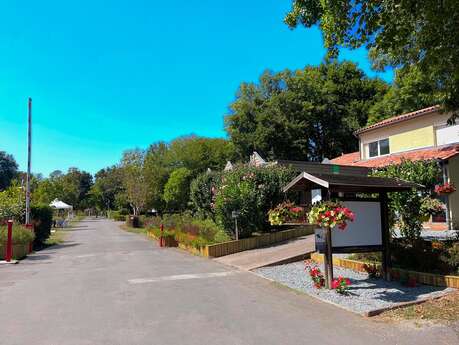 Accueil camping-car au camping Le Périgord***