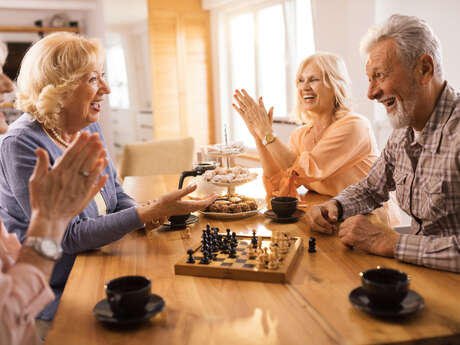 Après-midi goûter jeux retraités