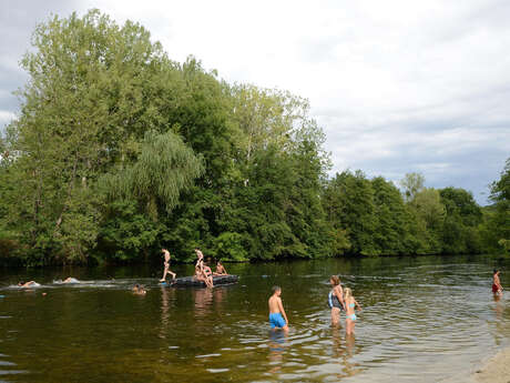 Aire de loisirs avec baignade en rivière à La Bussière - La Bussière