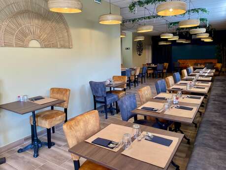 Le Saint Y bar
