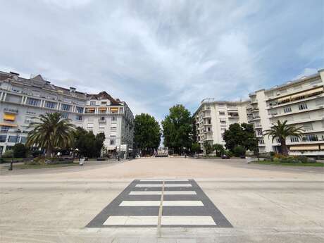 Square Georges V