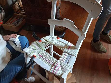 Atelier rempaillage de chaise