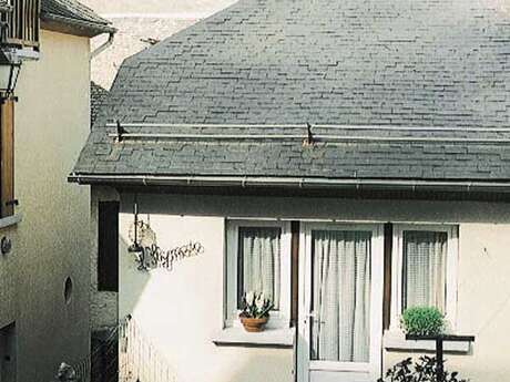 APPARTEMENT DANS MAISON