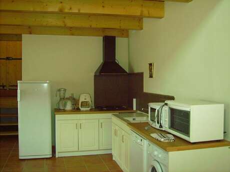 APPARTEMENT DANS MAISON