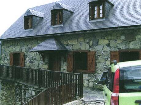 APPARTEMENT DANS MAISON