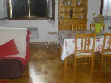APPARTEMENT DANS MAISON