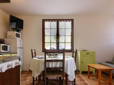 APPARTEMENT DANS MAISON COURRÈGES