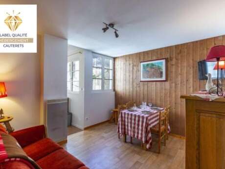 APPARTEMENT DU BAS DANS CHALET