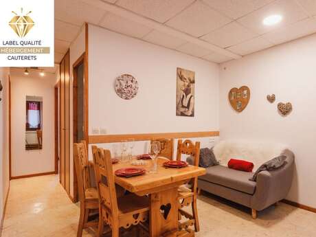 APPARTEMENT DANS MAISON