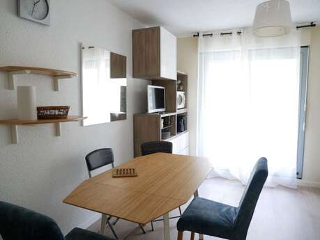 STUDIO RENOVE AVEC PARKING