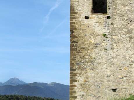 TOUR D'AVEZAC