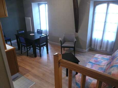 APPARTEMENT DANS MAISON ETAGE