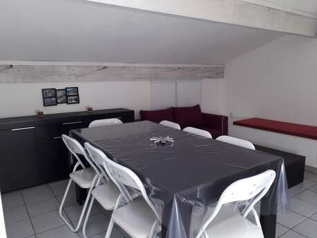 APPARTEMENT DANS MAISON