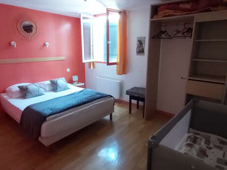 APPARTEMENT DANS MAISON