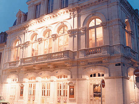 LE THÉÂTRE DES NOUVEAUTÉS