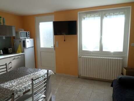 APPARTEMENT DANS MAISON