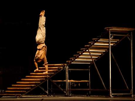 AKRI- Acrobatie, clowns et manipulation d'objets