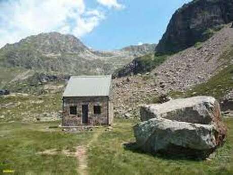 REFUGE DE PRAT CAZENEUVE OU AYGUES TORTES