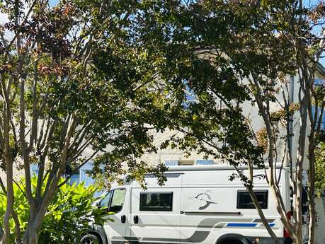 LES CONTES - AIRE DE STATIONNEMENT POUR CAMPING-CARS