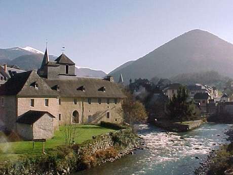 VILLAGE D'ARREAU