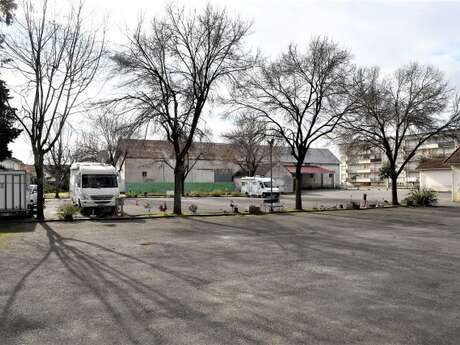 AIRE DE CAMPING-CARS PAYANTE