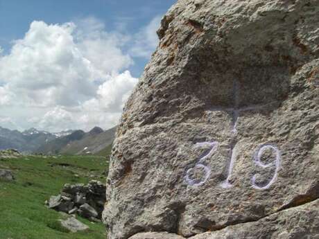 BORNES-FRONTIÈRE DES PYRÉNÉES