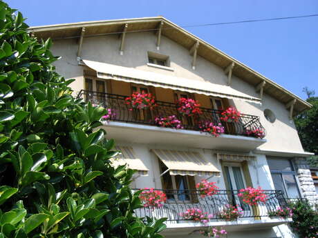 APPARTEMENT DANS MAISON