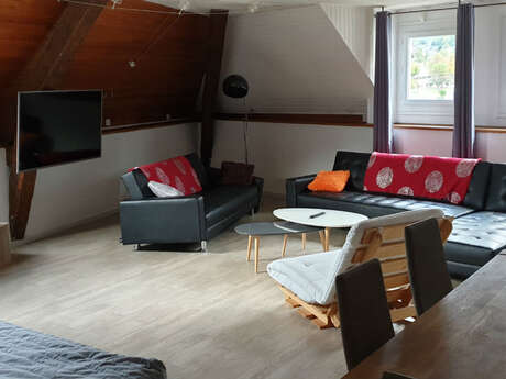APPARTEMENT DANS MAISON