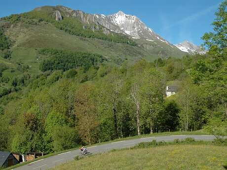 BOUCLE DU COL D'AUBISQUE - ENTRE VALLEE D'OSSAU ET VAL D'AZUN