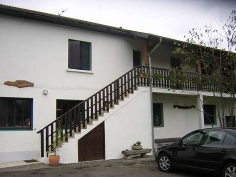 APPARTEMENT DANS MAISON