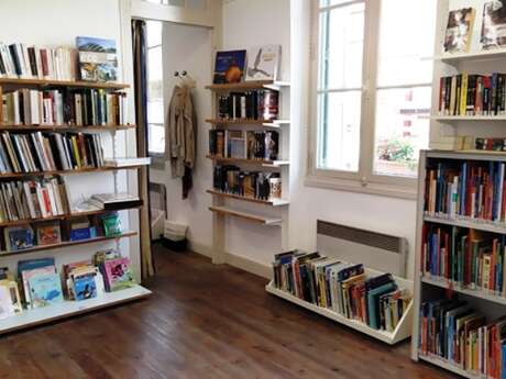 BIBLIOTHEQUE LES AMIS DES LIVRES